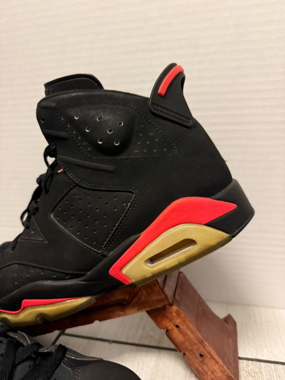Jordan 6 Retro Infrared Sneakers 384664-023 High Top Black 2014 Men’s Size 10 -